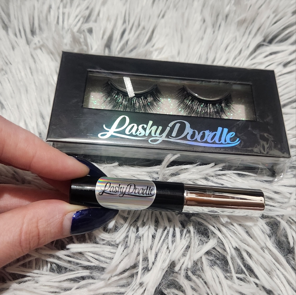 Magnetic Eyelashes With Liquid Liner